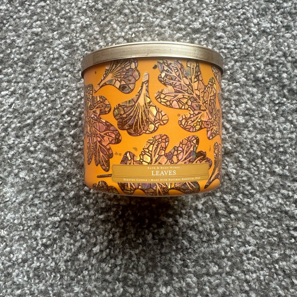 Bath & Body Works Leaves Scented Candle